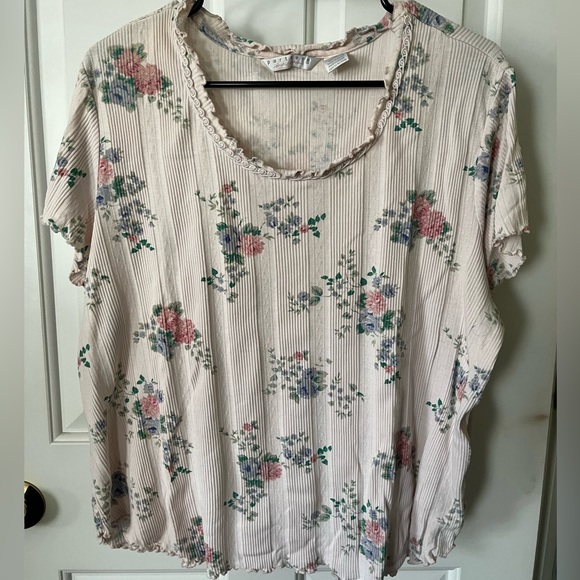 Vintage Pink Rose Floral Tee - Picture 2 of 6